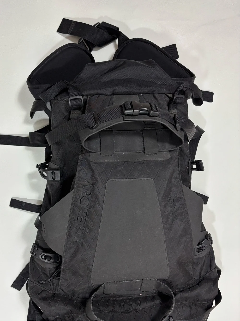 Arc'teryx M40 Black Men's Technical Pack with Adjustable Straps
